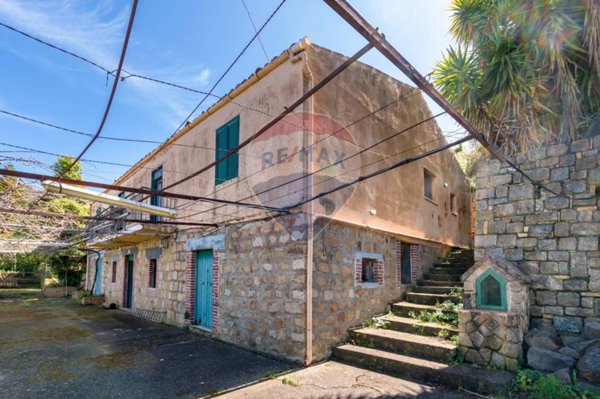 casa indipendente in vendita a Pollina