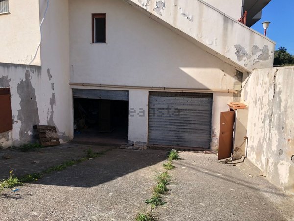 locale di sgombero in vendita a Pollina in zona Finale