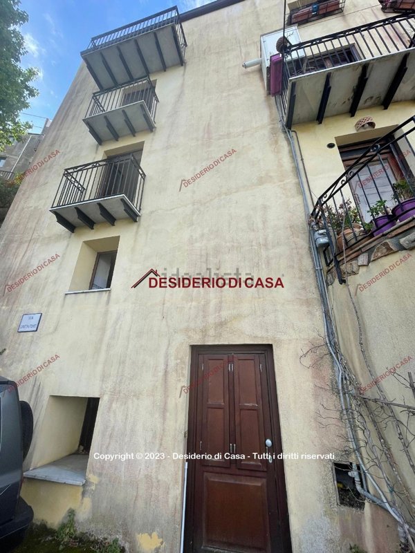 casa indipendente in vendita a Pollina