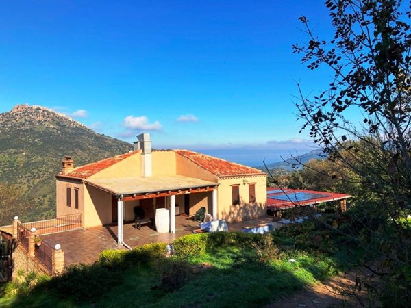 casa indipendente in vendita a Pollina