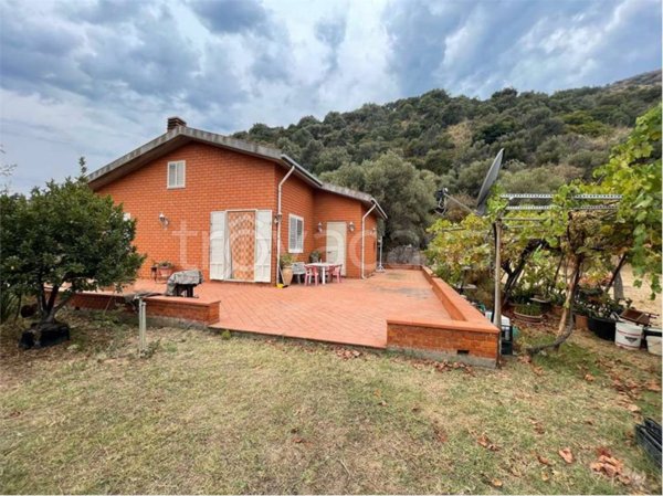 casa indipendente in vendita a Pollina