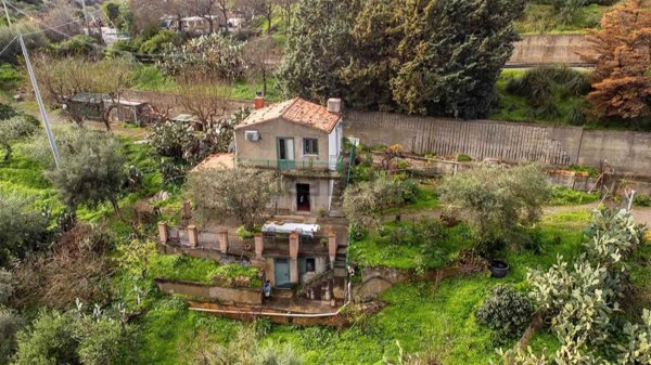 casa indipendente in vendita a Pollina