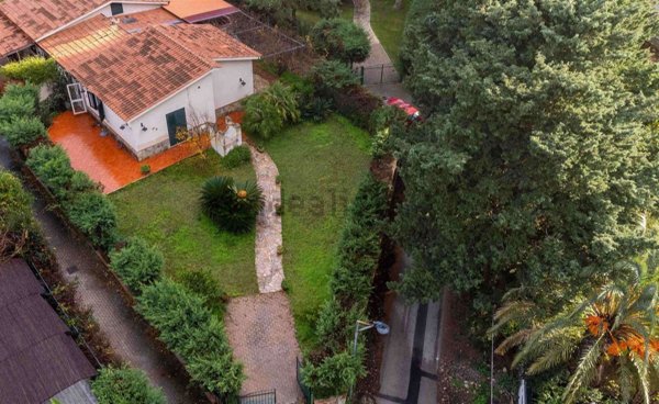 casa indipendente in vendita a Pollina in zona Finale
