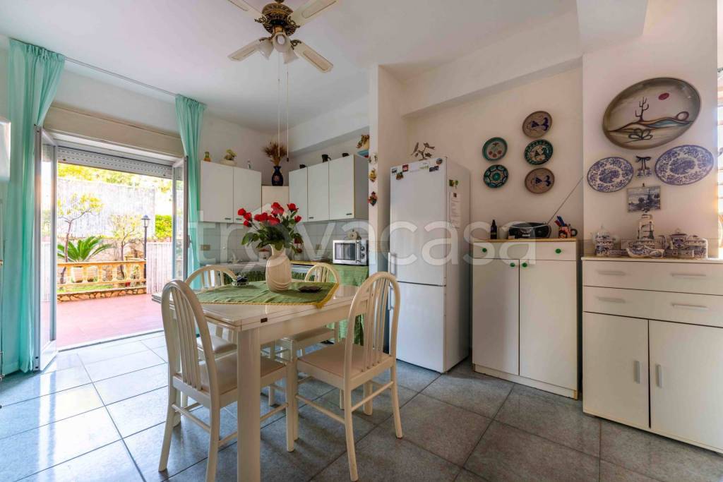 appartamento in vendita a Pollina in zona Finale