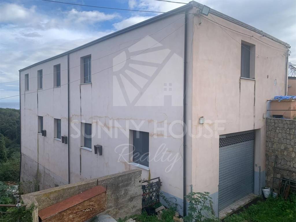 locale commerciale in vendita a Pollina in zona Finale