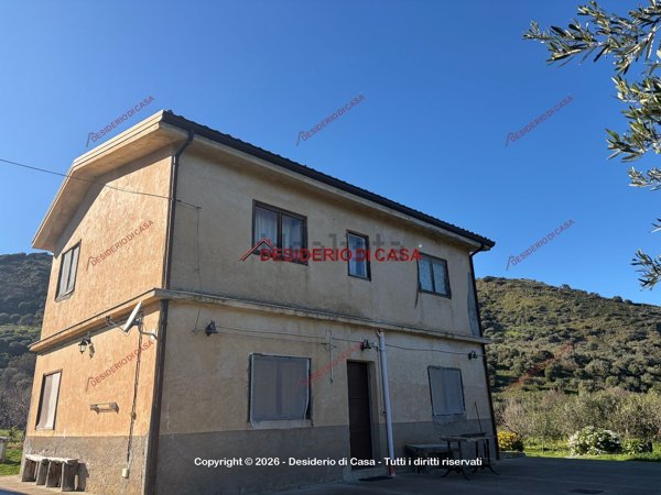 casa indipendente in vendita a Pollina