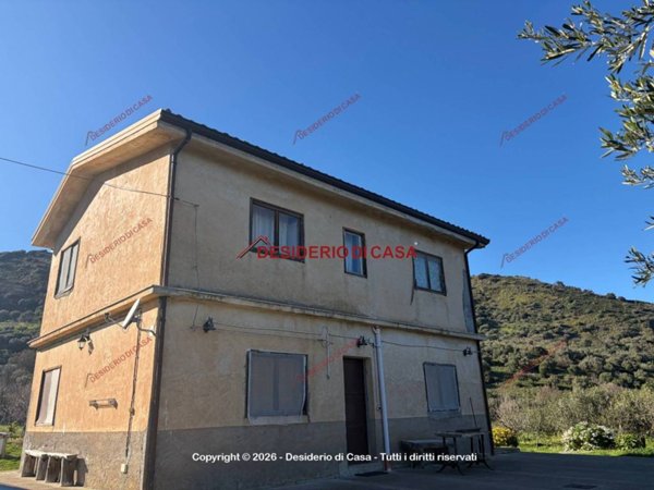 casa indipendente in vendita a Pollina