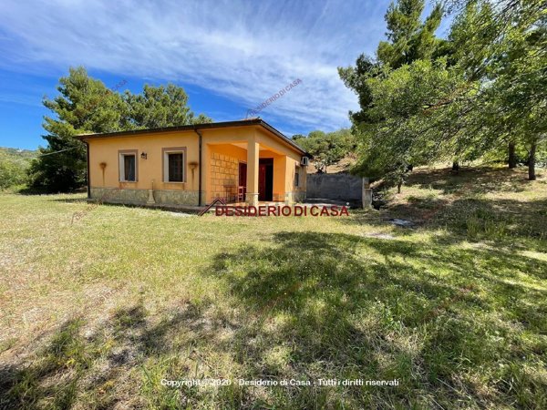 casa indipendente in vendita a Pollina