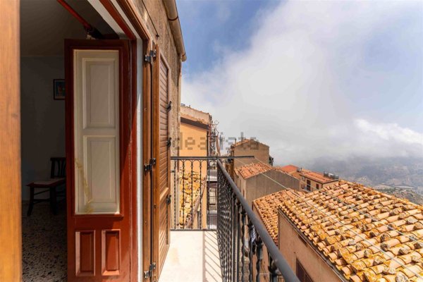 casa indipendente in vendita a Pollina