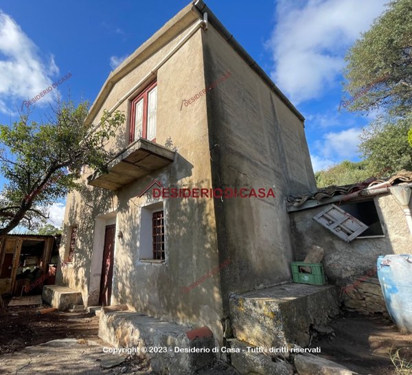 casa indipendente in vendita a Pollina
