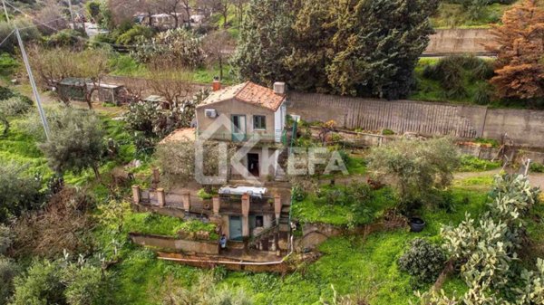 casa indipendente in vendita a Pollina