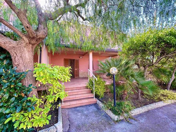 casa indipendente in vendita a Pollina in zona Finale