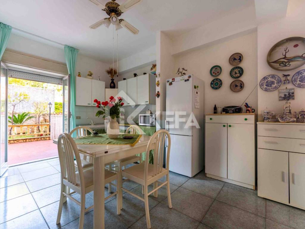 appartamento in vendita a Pollina in zona Finale