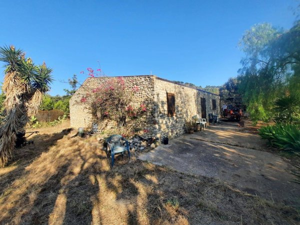 casa indipendente in vendita a Pollina