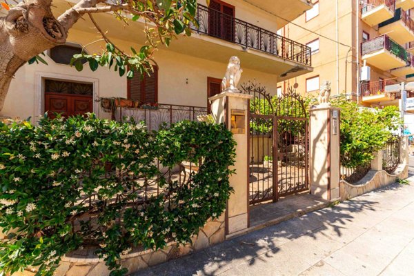 casa indipendente in vendita a Pollina in zona Finale