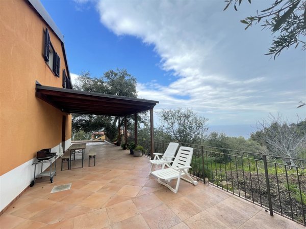 casa indipendente in vendita a Pollina