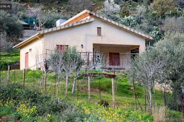 casa indipendente in vendita a Pollina