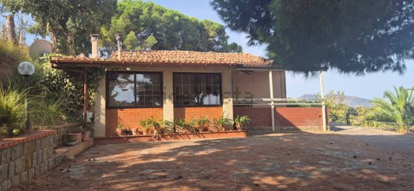 casa indipendente in vendita a Pollina