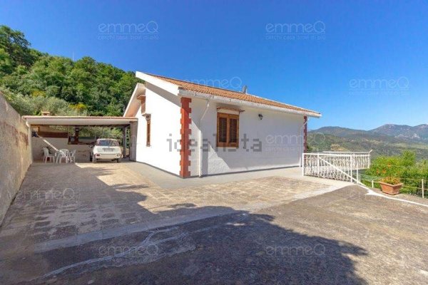 casa indipendente in vendita a Pollina