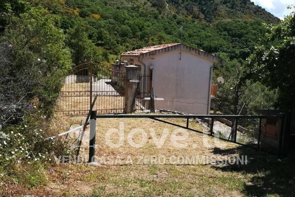 casa indipendente in vendita a San Mauro Castelverde