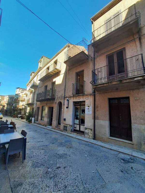 esavano in vendita a San Mauro Castelverde