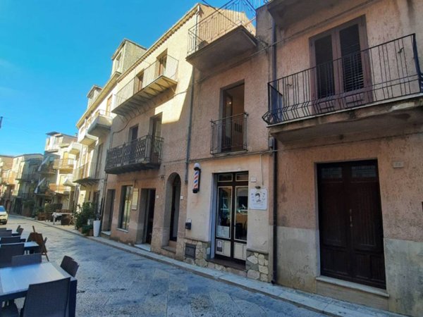 esavano in vendita a San Mauro Castelverde