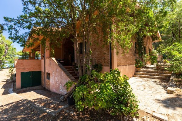 casa indipendente in vendita a San Mauro Castelverde