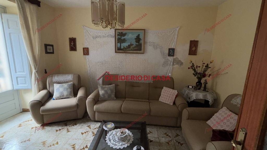 casa indipendente in vendita a San Mauro Castelverde