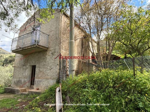 casa indipendente in vendita a San Mauro Castelverde