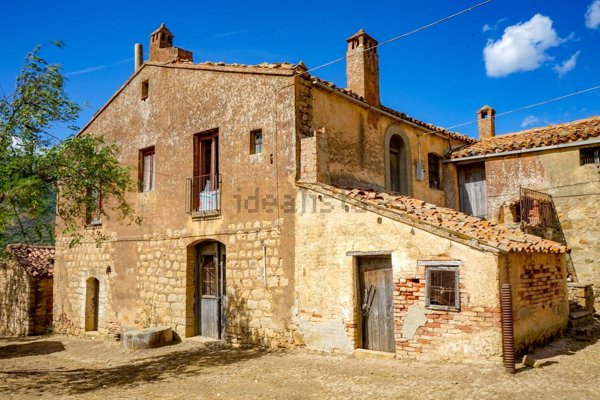 casale in vendita a San Mauro Castelverde