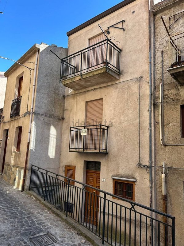 casa indipendente in vendita a San Mauro Castelverde