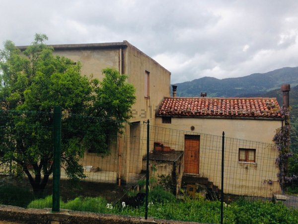 casa indipendente in vendita a San Mauro Castelverde