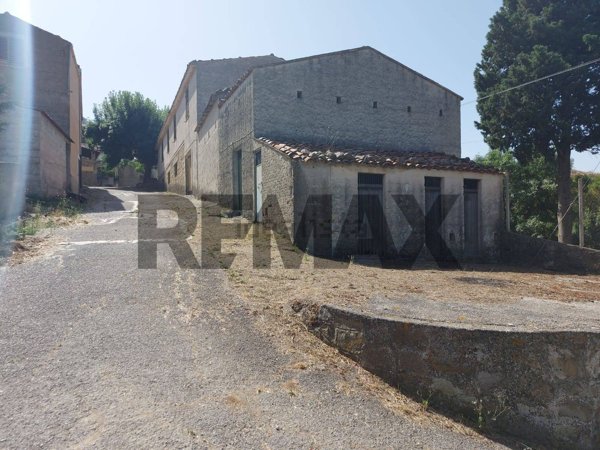 casale in vendita a San Mauro Castelverde