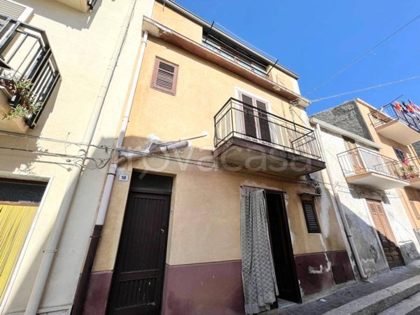 casa indipendente in vendita a Santa Cristina Gela