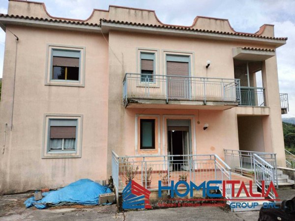 casa indipendente in vendita a Santa Cristina Gela