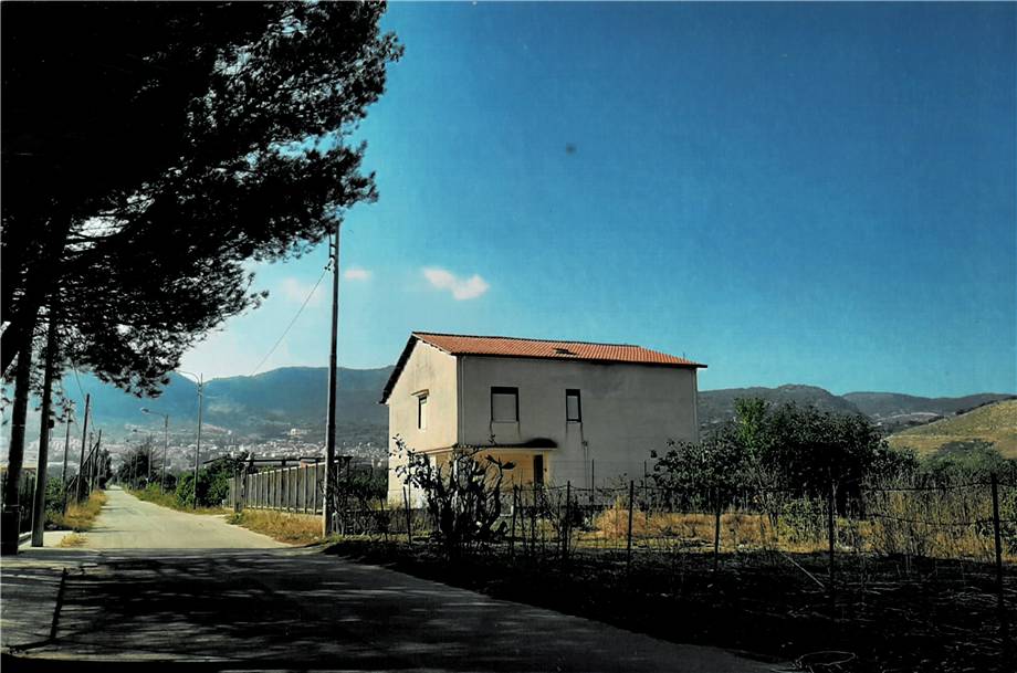 casa indipendente in vendita a Santa Cristina Gela