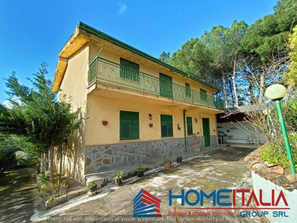 casa indipendente in vendita a Santa Cristina Gela