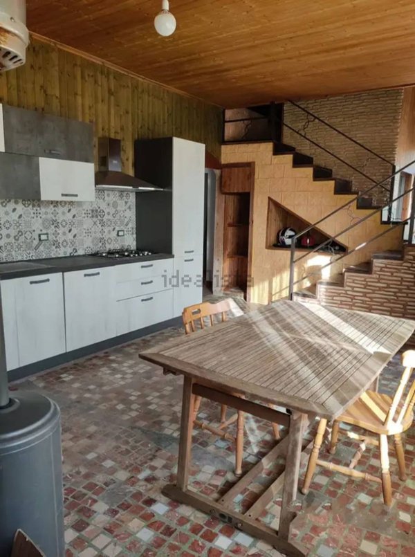 casa indipendente in vendita a Santa Cristina Gela