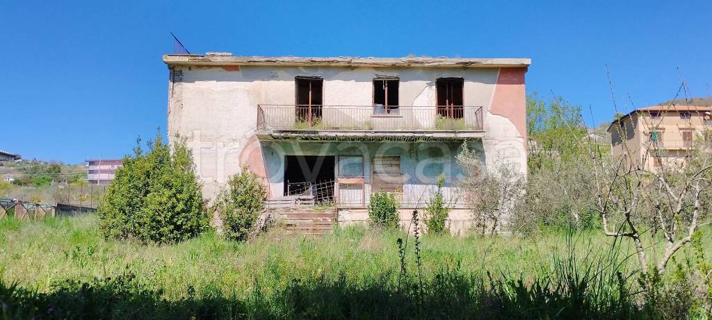 casa indipendente in vendita a Santa Cristina Gela