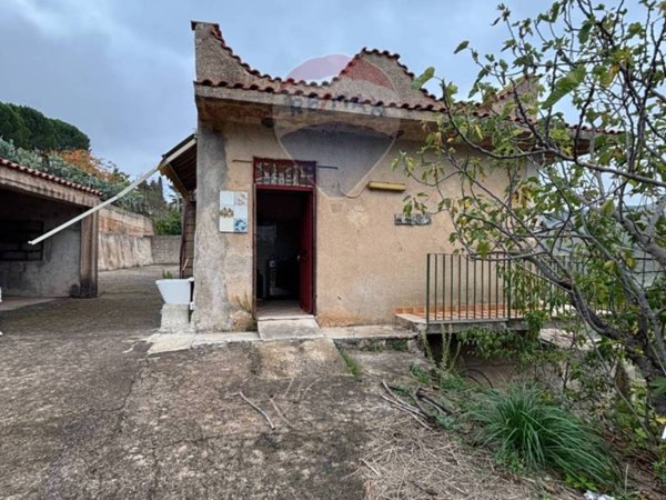 casa indipendente in vendita a Santa Cristina Gela