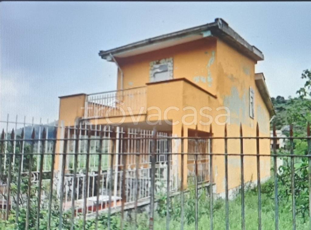 casa indipendente in vendita a Santa Cristina Gela