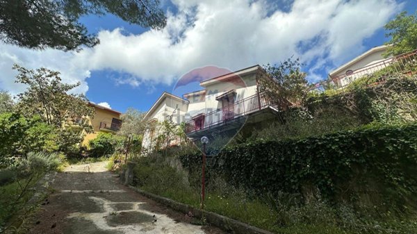 casa indipendente in vendita a Santa Cristina Gela
