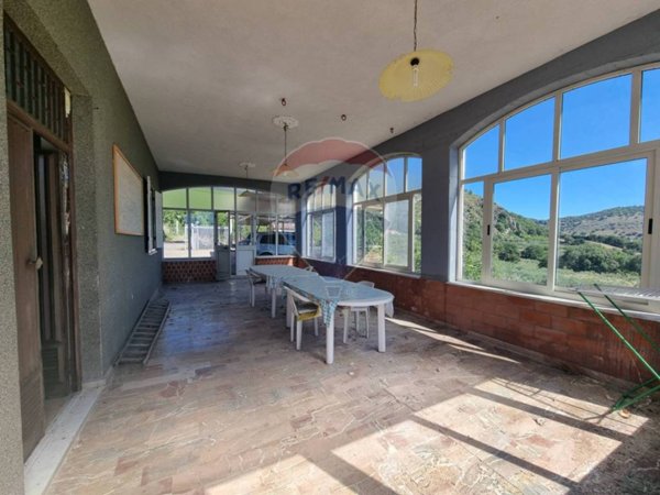 casa indipendente in vendita a Santa Cristina Gela