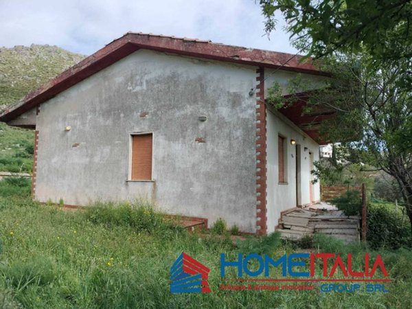 casa indipendente in vendita a Santa Cristina Gela