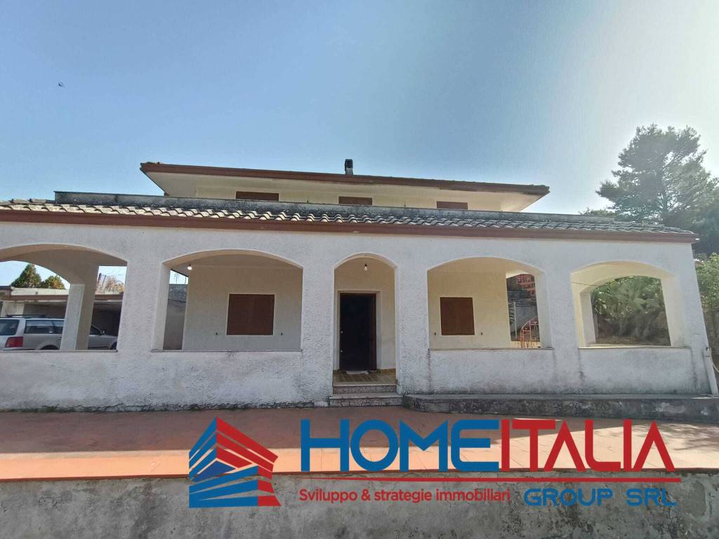 casa indipendente in vendita a Santa Cristina Gela