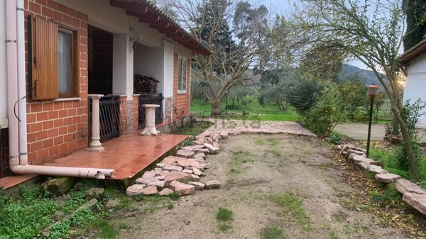 casa indipendente in vendita a Santa Cristina Gela