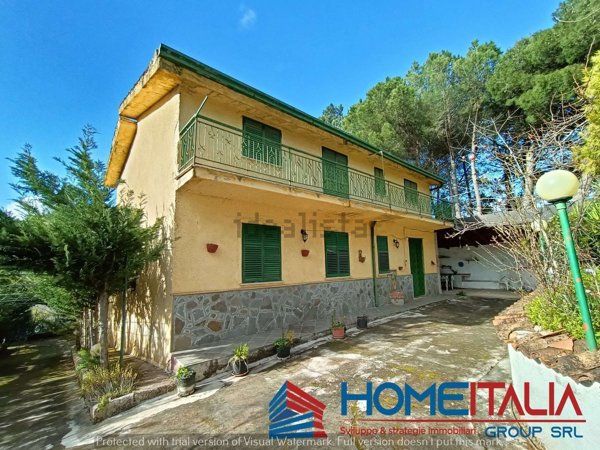 casa indipendente in vendita a Santa Cristina Gela