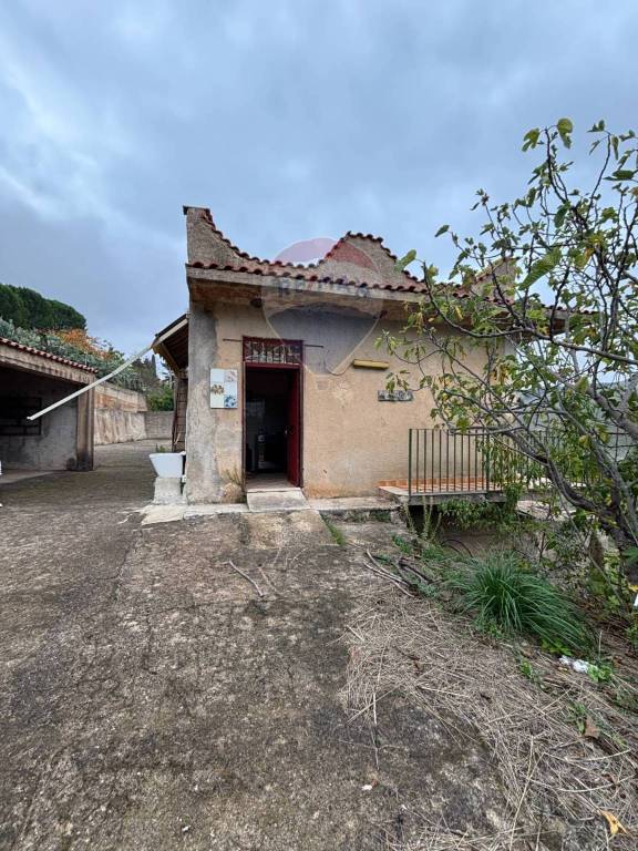 casa indipendente in vendita a Santa Cristina Gela