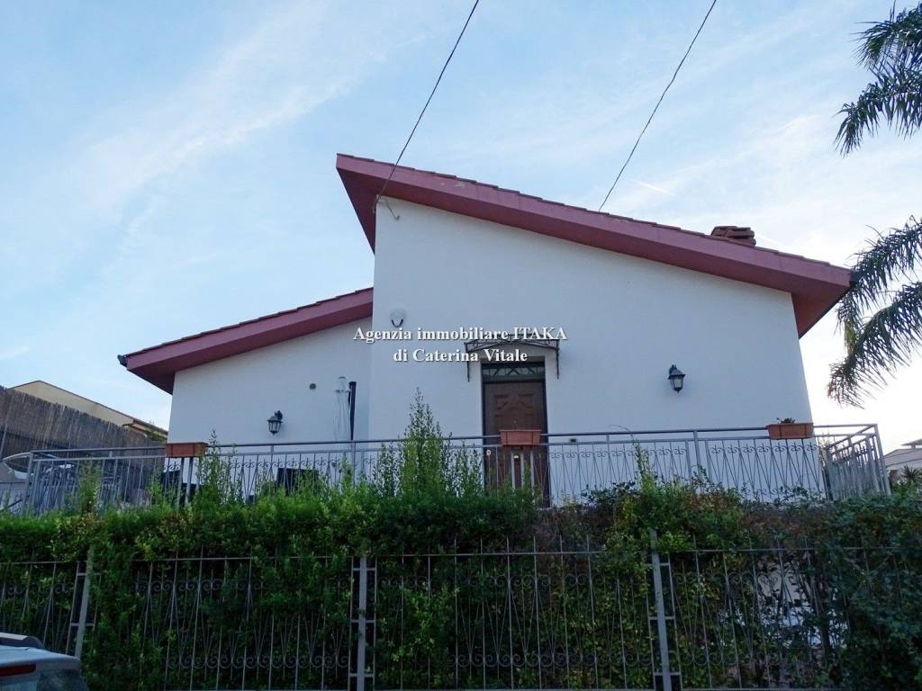 casa indipendente in vendita a Santa Flavia in zona Porticello