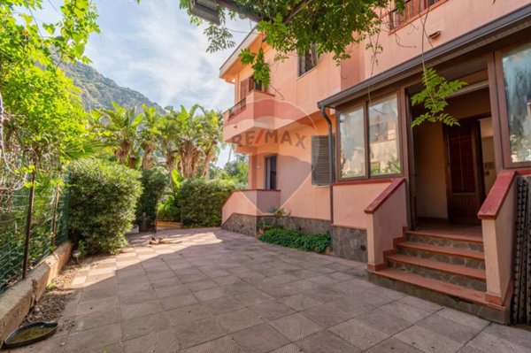 casa indipendente in vendita a Santa Flavia in zona Sant'Elia